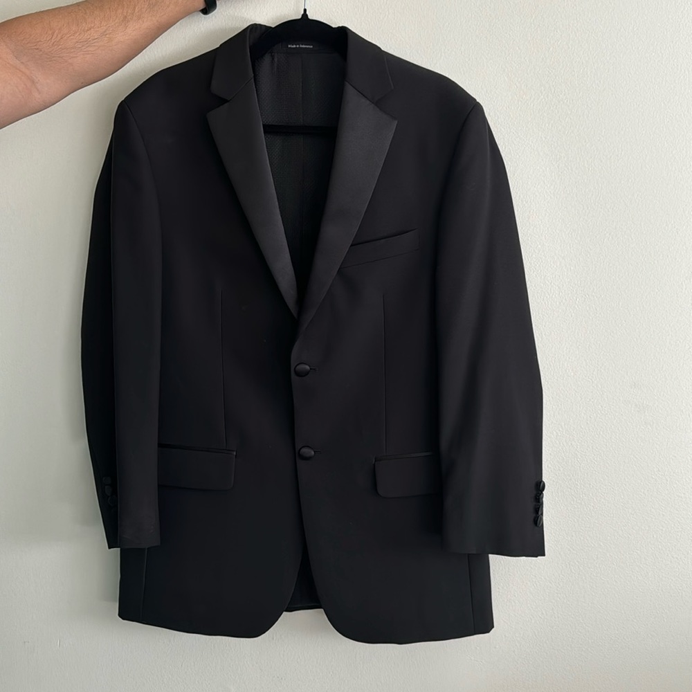 39 Regular/33 Waist Wilke Rodriguez Suit